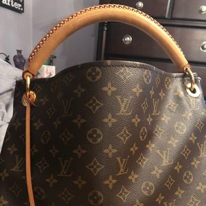 Authentic Louis Vuitton Atsy Large size